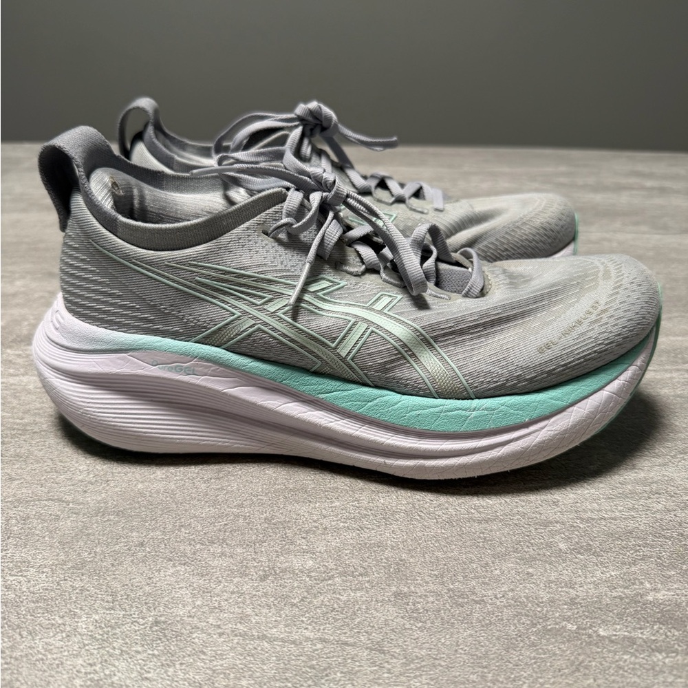 ASICS GEL-NIMBUS 27 running shoes in grey & mint green colorway Women’s Sz 8.5